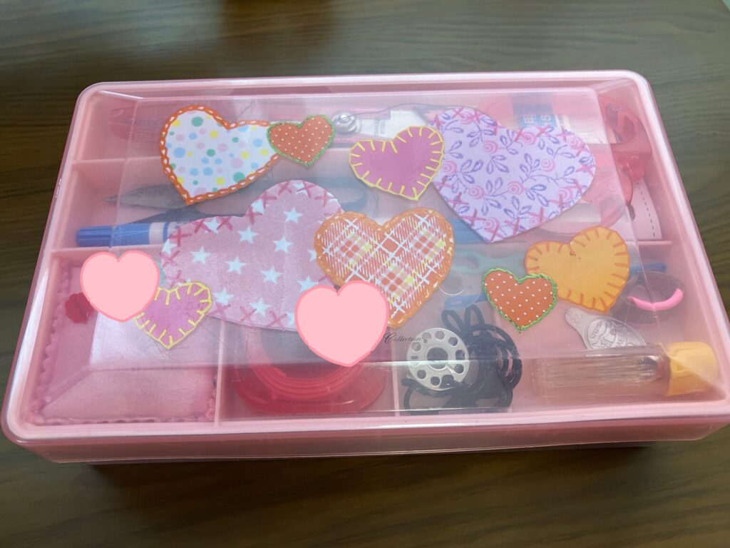 小中学生が使う裁縫セットの写真